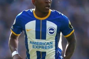 kaiyun.com-记者：曼联正与埃斯图皮尼安团队谈转会事宜，布莱顿愿意出售他