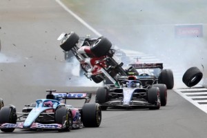 2022F1大事件：惊喜意外并存 周冠宇银石遭遇翻车
